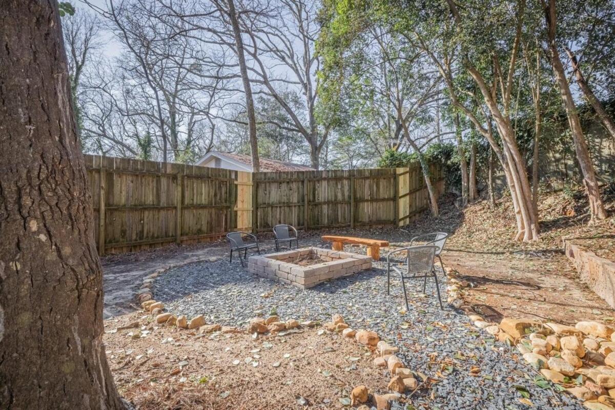 Classic City Apartment With Firepit Athens Exterior photo