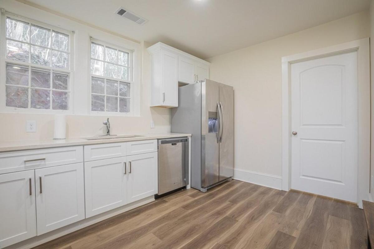 Classic City Apartment With Firepit Athens Exterior photo